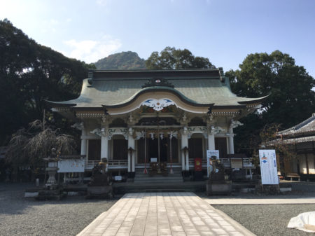 武雄神社は、735年（天平3年）に創建された、由緒ある神社。