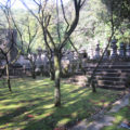 第6代師久・氏久から第28代斉彬まで島津家当主の墓が並ぶ。