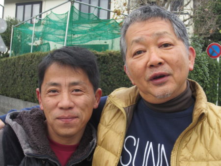 坂元台小学校　現役・長（おさ）の小幡健彦さん（左）とOBの有馬早富さん（右）