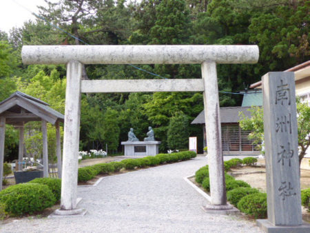 山形県酒田市の荘内南洲会 南洲神社にも対話坐像が建立されている