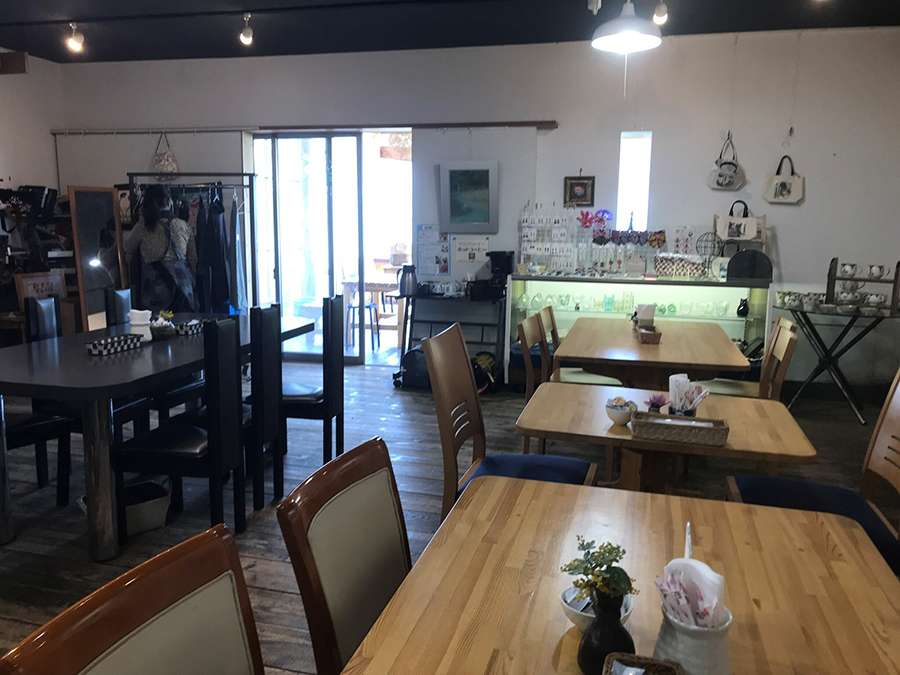 稲音館は、ギャラリーを兼ねたレストラン&カフェです。
