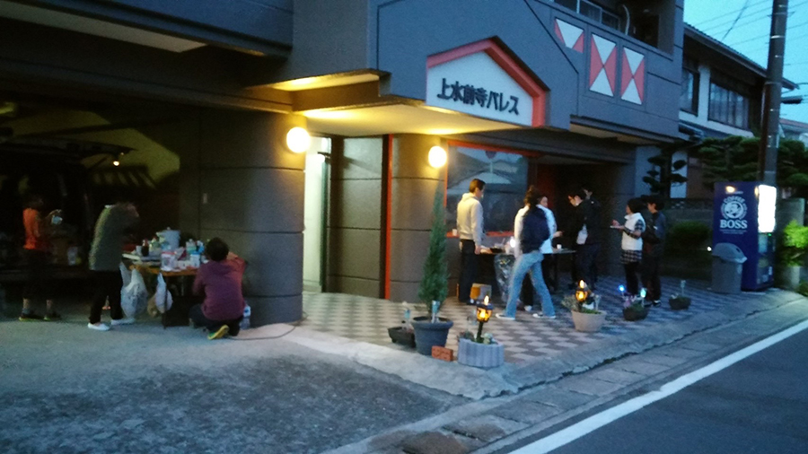 熊本地震の際、会社のレンタルルームを開放し、炊き出しも行う